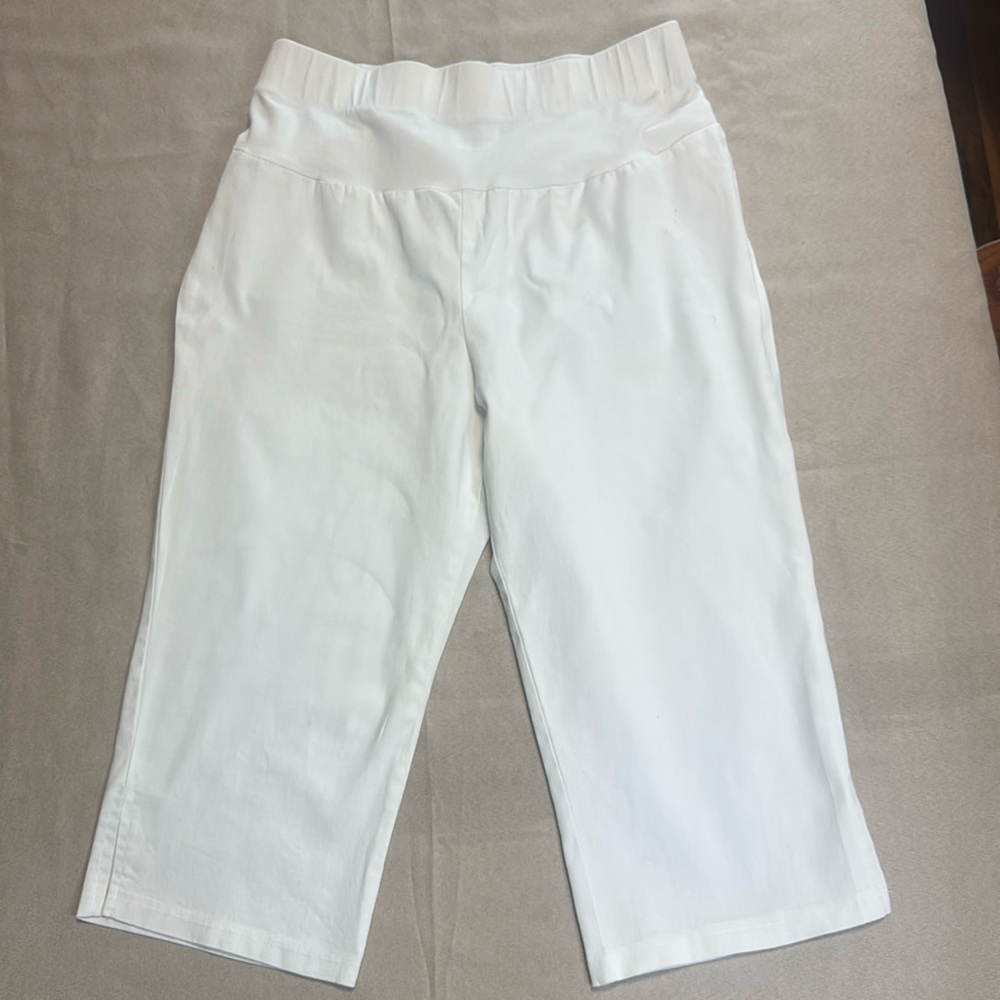 Motherhood Maternity White Capris for Casual Summer Days